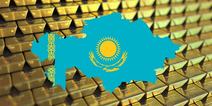 Bandera de Kazajistán sobre fondo de lingotes de oro