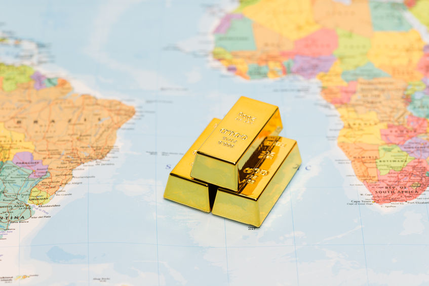 Mapa del mundo con lingotes de oro