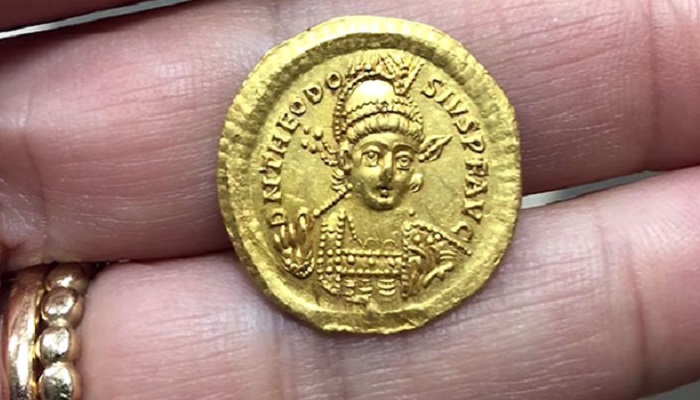Sólido de oro bizantino hallado en Galilea (Israel)