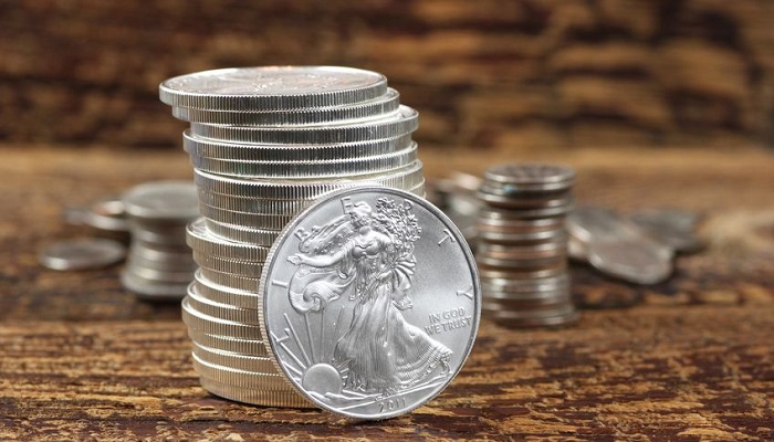 Montón de monedas American Eagle de plata