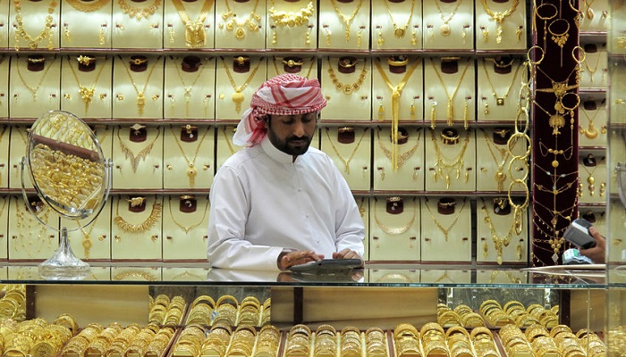 Comerciante en el Zoco del Oro de Dubai