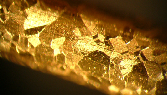 Experimento de extracción de oro con cloruro